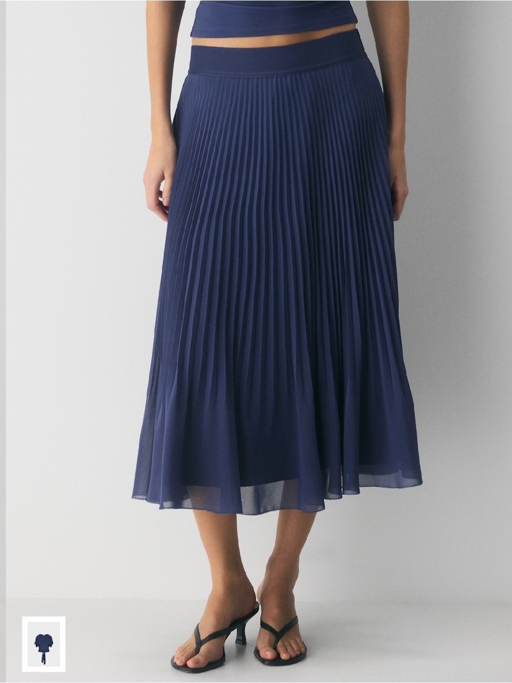 Aritzia/Wilfred Twirl Skirt in Harbour Navy Size M. NWT